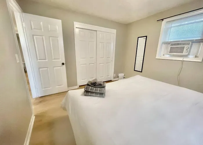 Joslyn 12-Newly Remodeled 1 Bdrm